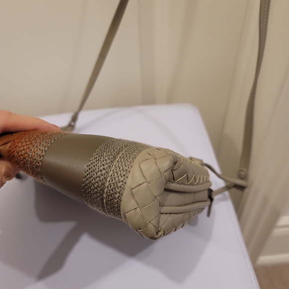 Bottega Veneta crossbody leather bag - Picture 4 of 9